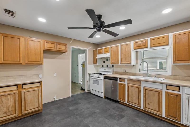 1120 S Pine Street, Grapevine TX 76051 - Photo 7