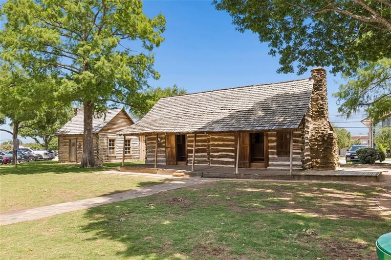 1120 S Pine Street, Grapevine TX 76051 - Photo 20