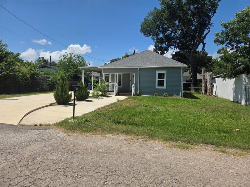 203 E Ann Street, Kaufman TX 75142 - Photo 2