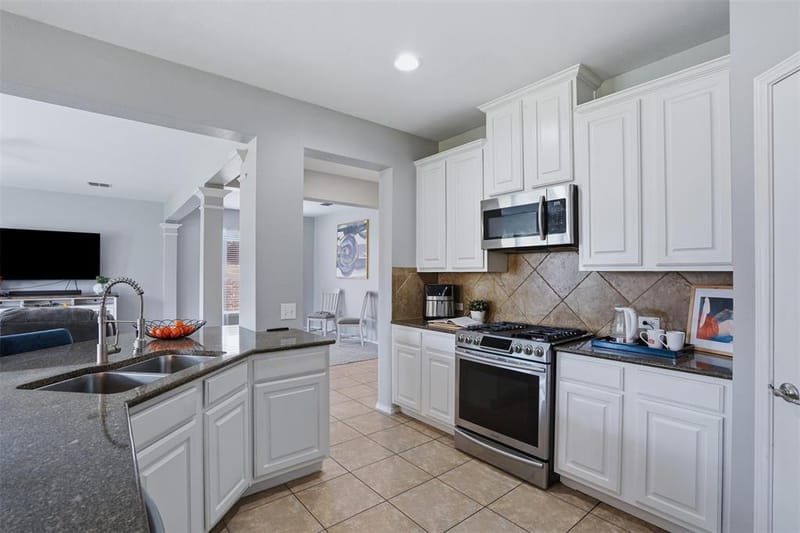 908 Lake Hollow Drive, Little Elm TX 75068 - Photo 2
