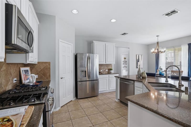 908 Lake Hollow Drive, Little Elm TX 75068 - Photo 7