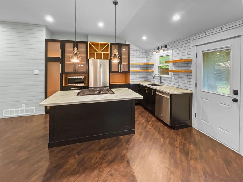 1108 E Russell Avenue, Carrollton TX 75006