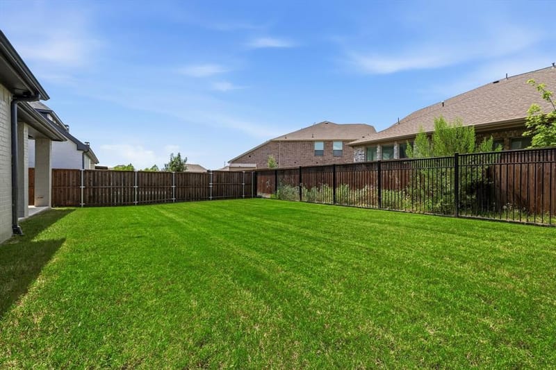 1717 Lady Bettye Drive, Carrollton TX 75010 - Photo 37