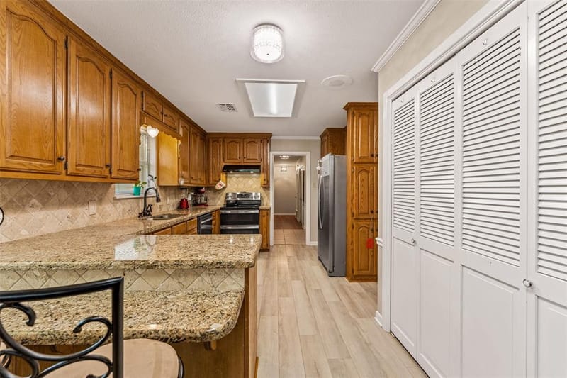 708 Topeka Drive, Woodway TX 76712 - Photo 7