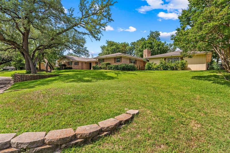 708 Topeka Drive, Woodway TX 76712 - Photo 4