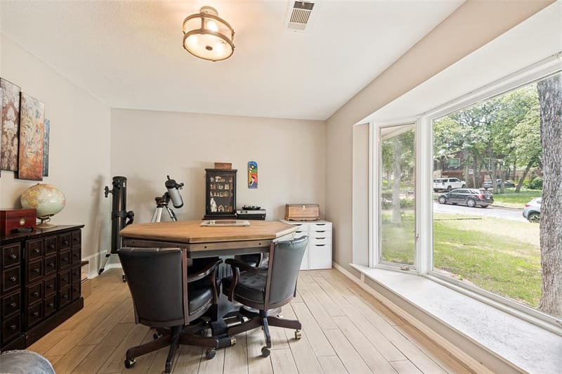 805 Live Oak Lane, Arlington TX 76012 - Photo 3