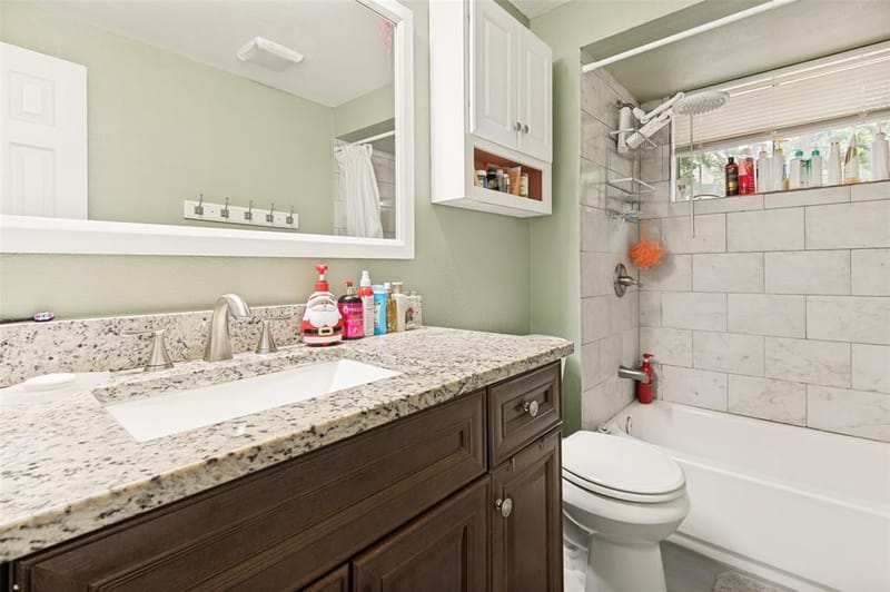 805 Live Oak Lane, Arlington TX 76012 - Photo 11