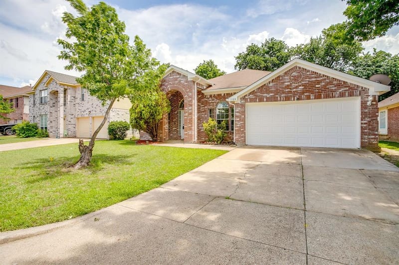1104 Angel Fire Lane, Arlington TX 76001 - Photo 2