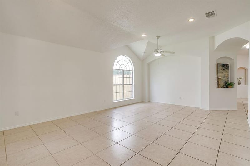 1104 Angel Fire Lane, Arlington TX 76001 - Photo 6
