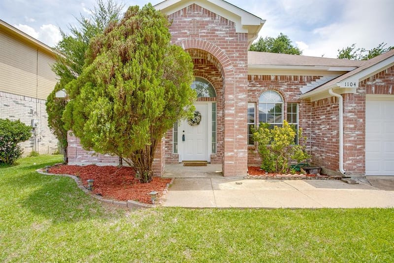 1104 Angel Fire Lane, Arlington TX 76001 - Photo 3