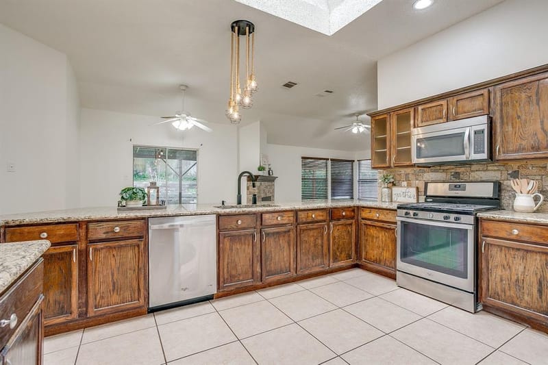 1104 Angel Fire Lane, Arlington TX 76001 - Photo 10