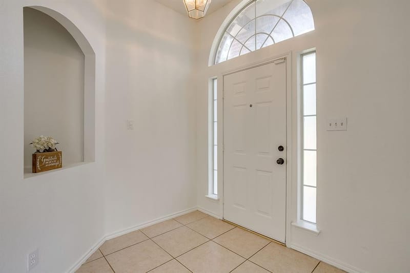 1104 Angel Fire Lane, Arlington TX 76001 - Photo 4