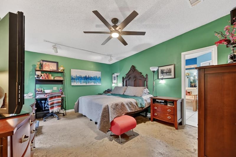 10015 Chimney Hill Lane, Dallas TX 75243 - Photo 17