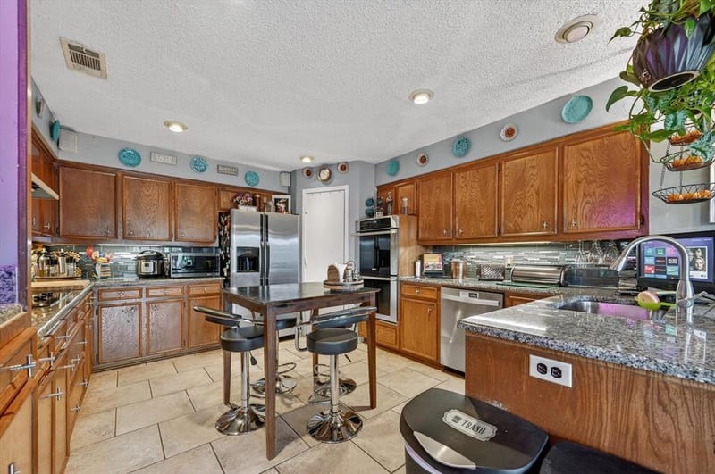 10015 Chimney Hill Lane, Dallas TX 75243 - Photo 7