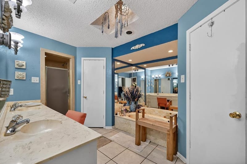10015 Chimney Hill Lane, Dallas TX 75243 - Photo 21