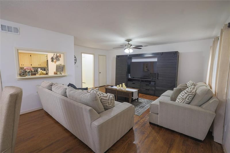 10959 Park Oak Circle, Dallas TX 75228 - Photo 2