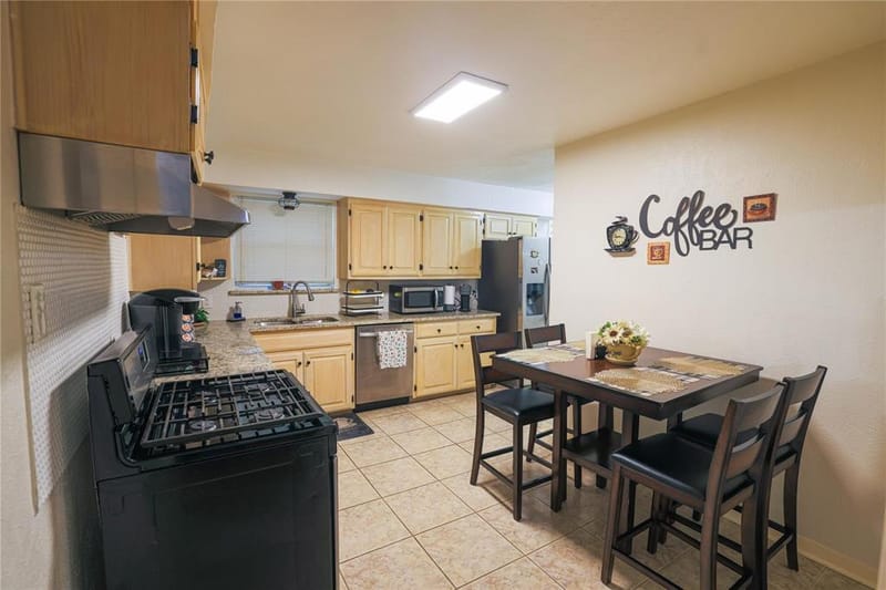 10959 Park Oak Circle, Dallas TX 75228 - Photo 7
