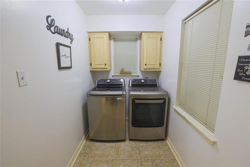 10959 Park Oak Circle, Dallas TX 75228 - Photo 14
