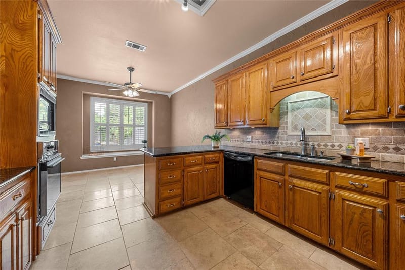 9406 Wildflower Drive, Woodway TX 76712 - Photo 13
