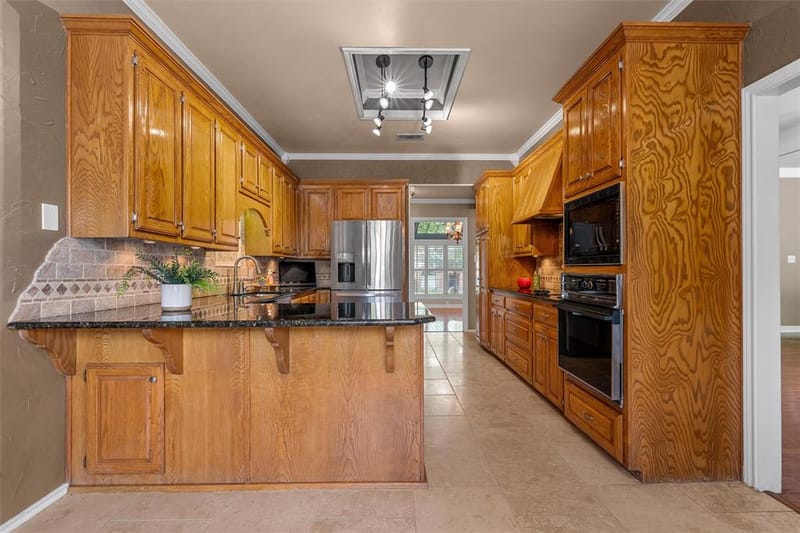 9406 Wildflower Drive, Woodway TX 76712 - Photo 12