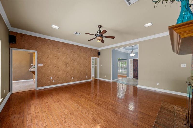 9406 Wildflower Drive, Woodway TX 76712 - Photo 9