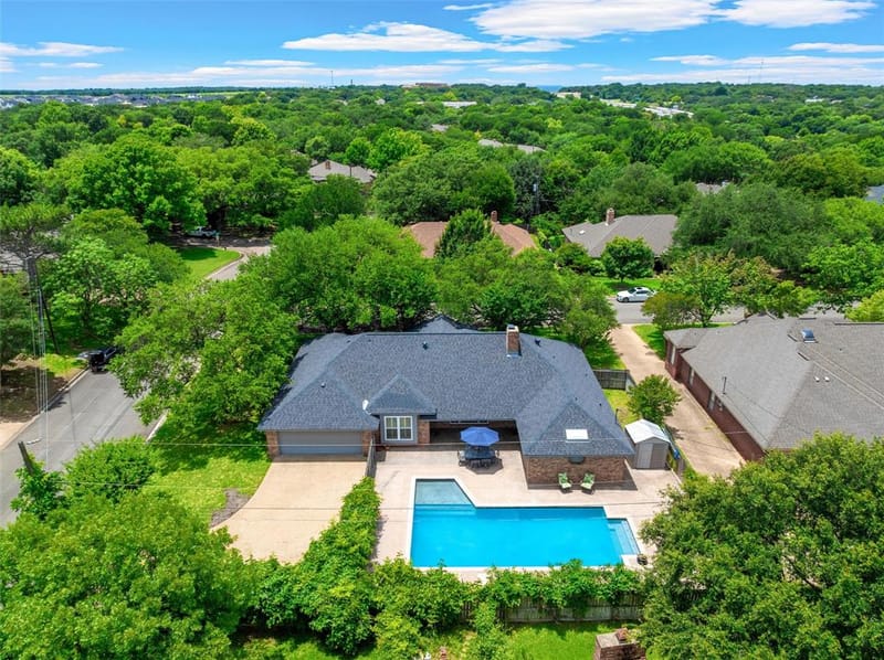 9406 Wildflower Drive, Woodway TX 76712 - Photo 38