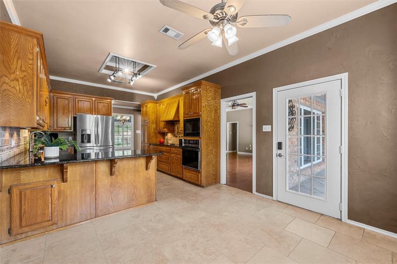 9406 Wildflower Drive, Woodway TX 76712 - Photo 10