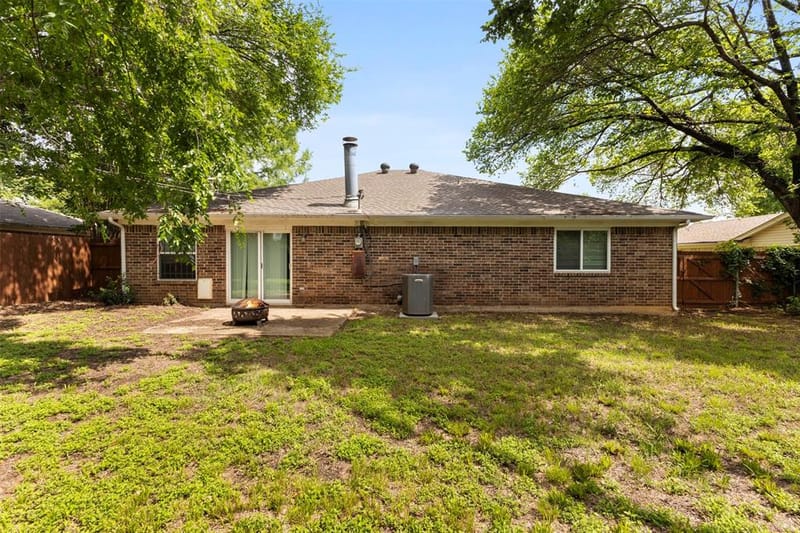 4108 Cypress Springs Drive, Arlington TX 76001 - Photo 2