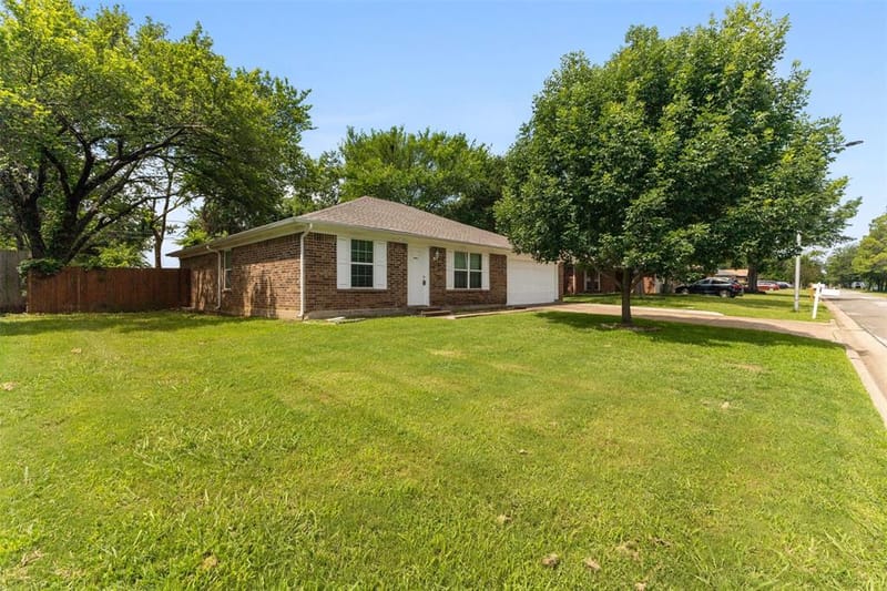 4108 Cypress Springs Drive, Arlington TX 76001 - Photo 5