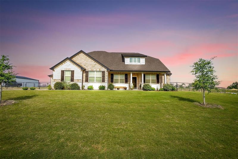 340 Sanger Drive, Springtown TX 76082 - Photo 6
