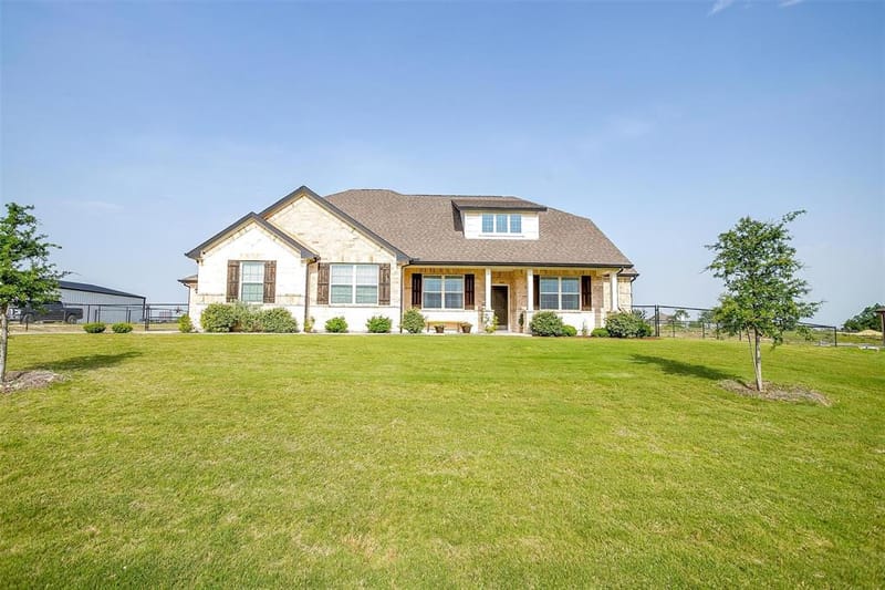 340 Sanger Drive, Springtown TX 76082 - Photo 7