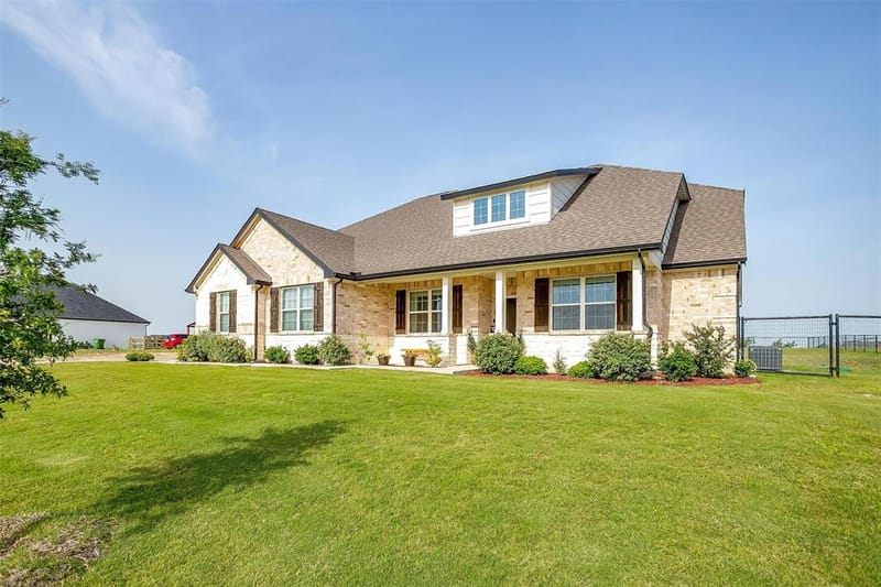 340 Sanger Drive, Springtown TX 76082 - Photo 9