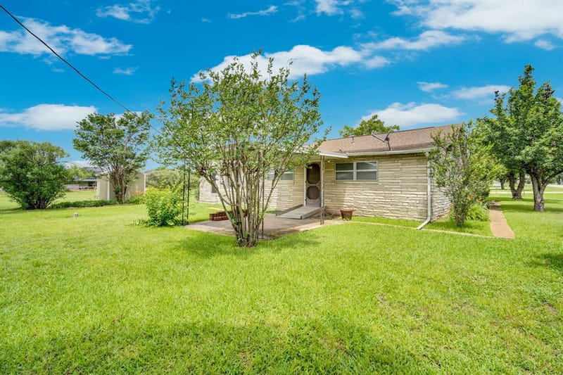 508 E Henderson Street, Itasca TX 76055 - Photo 9
