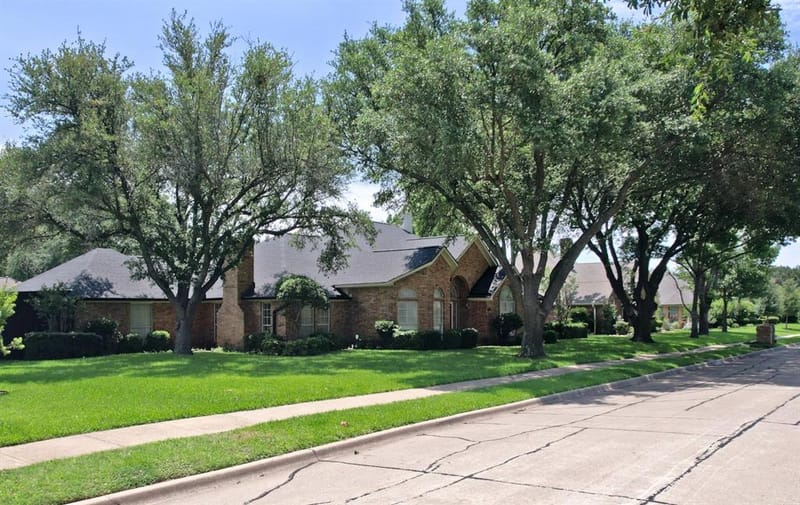 2902 Live Oak Drive, Rowlett TX 75088 - Photo 2