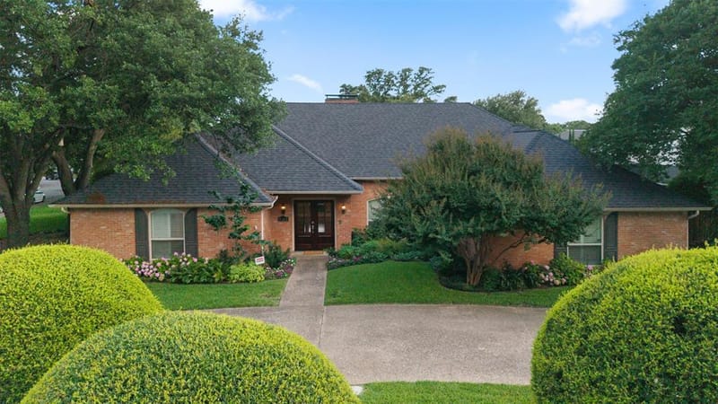 9604 Robin Meadow Drive, Dallas TX 75243 - Photo 2