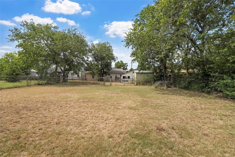 1306 W 11th Street, McGregor TX 76657 - Photo 32
