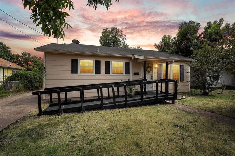1306 W 11th Street, McGregor TX 76657