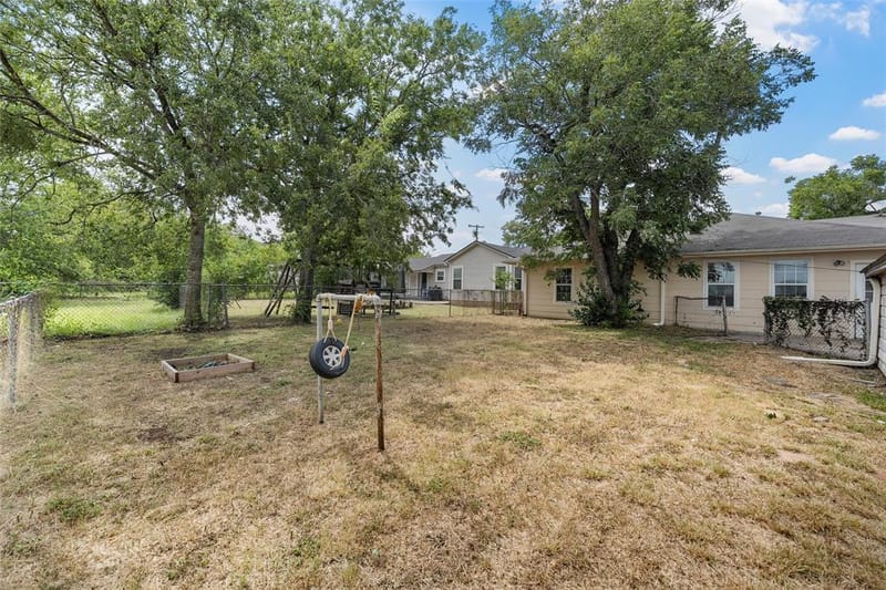 1306 W 11th Street, McGregor TX 76657 - Photo 28