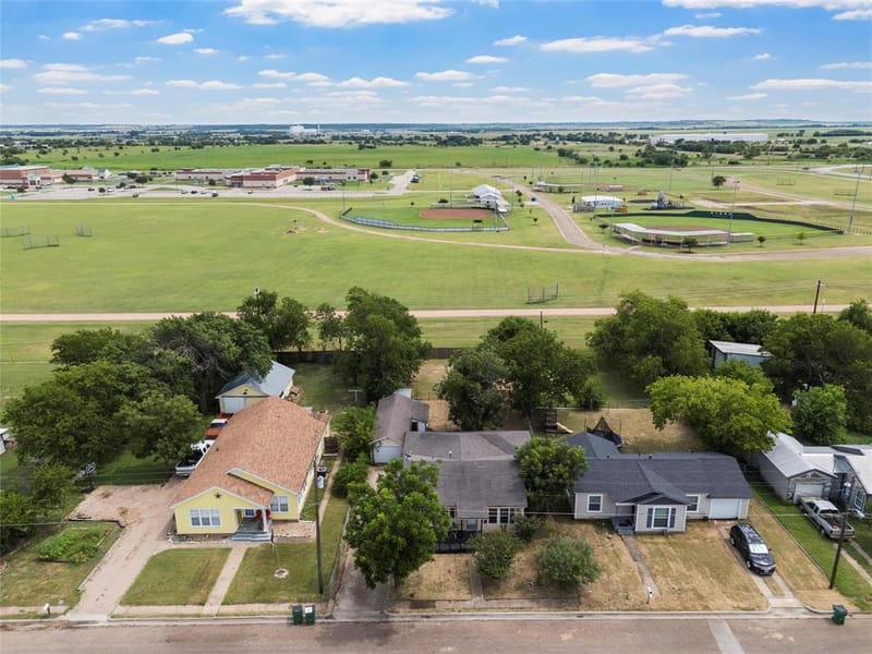1306 W 11th Street, McGregor TX 76657 - Photo 33