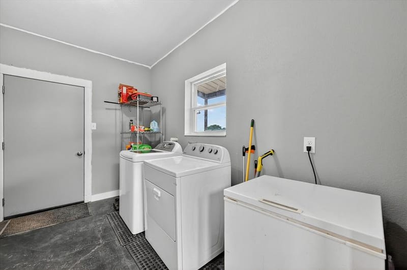 528 Hill County Road 4411, Grandview TX 76050 - Photo 14