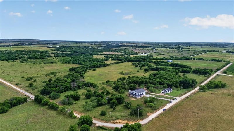 528 Hill County Road 4411, Grandview TX 76050 - Photo 31