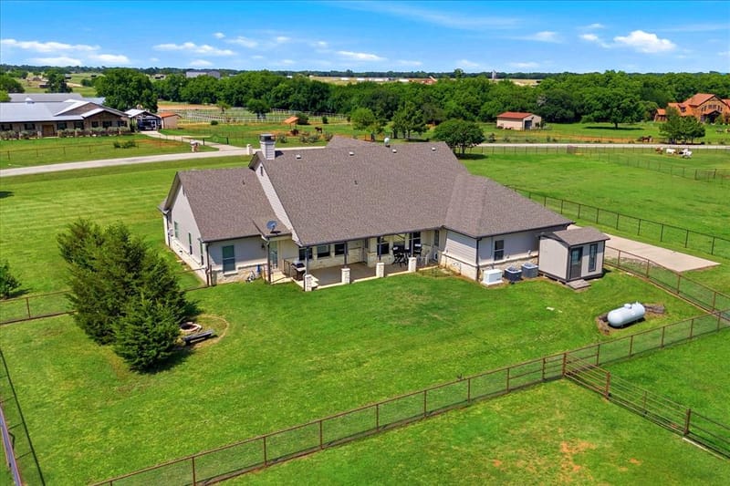 10040 Horseshoe Nail Road, Pilot Point TX 76258 - Photo 4