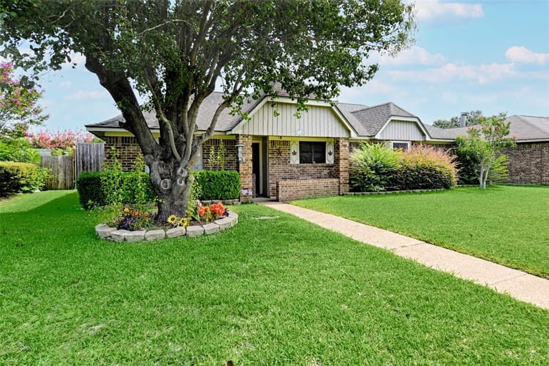 923 Courtney, Mesquite TX 75150 - Photo 2