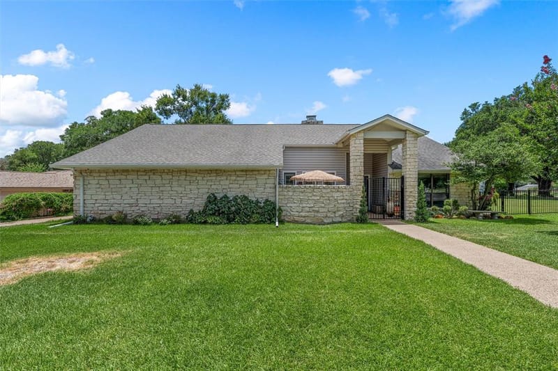 2812 Chimney Hill Drive, Waco TX 76708 - Photo 6