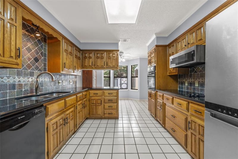 2812 Chimney Hill Drive, Waco TX 76708 - Photo 12