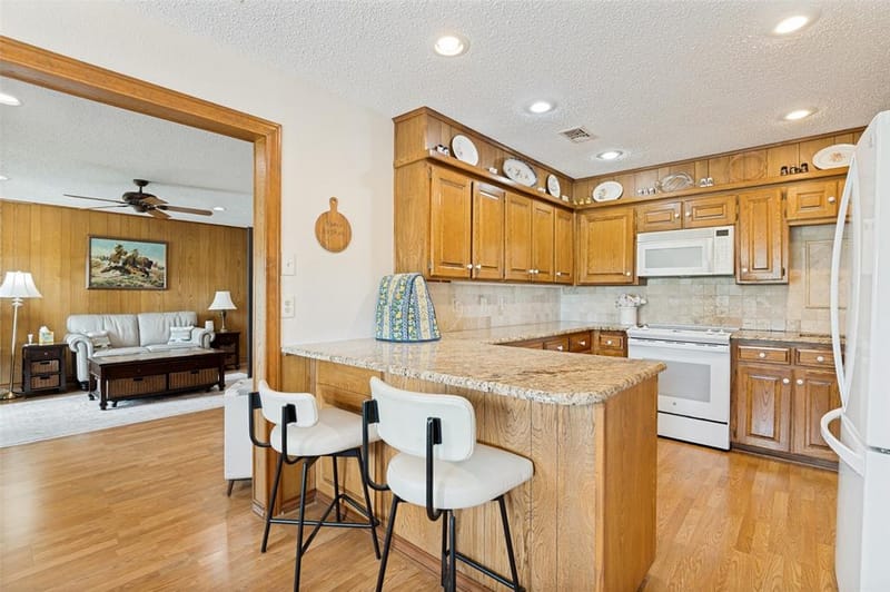 607 N Parkridge Drive, Mansfield TX 76063 - Photo 6