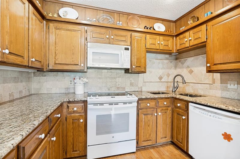 607 N Parkridge Drive, Mansfield TX 76063 - Photo 7