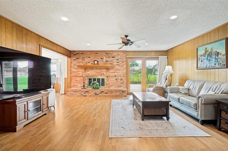 607 N Parkridge Drive, Mansfield TX 76063 - Photo 3