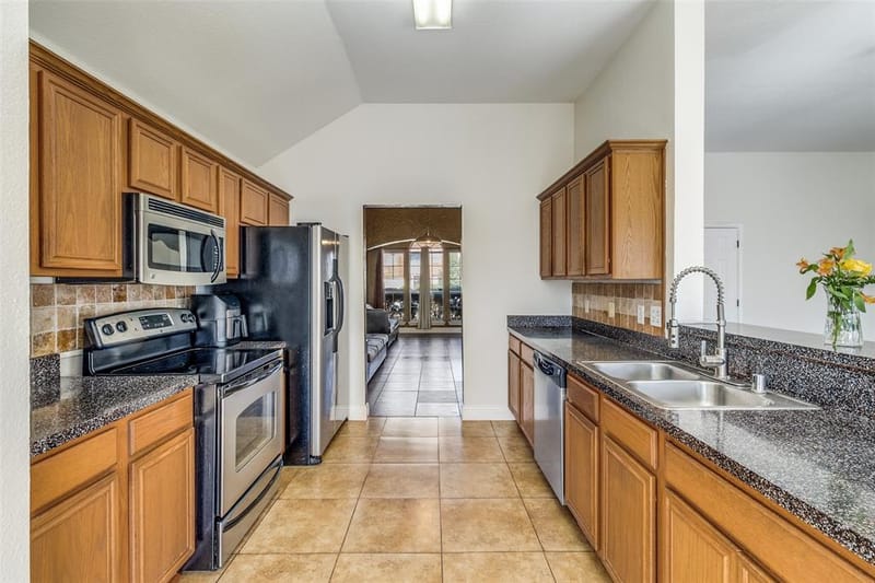 4621 Saint Francis Avenue, Dallas TX 75227 - Photo 13
