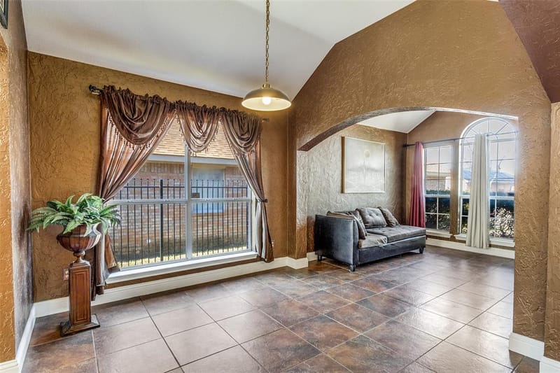 4621 Saint Francis Avenue, Dallas TX 75227 - Photo 3